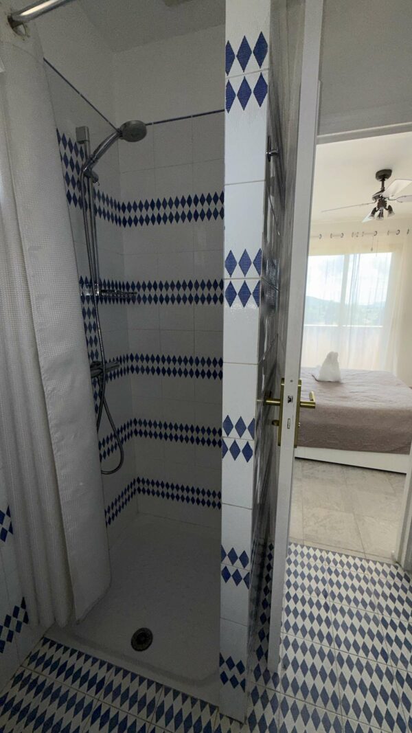 Villa 5P jardin Piscine wifi clim proche village Mouans sartoux et cannes