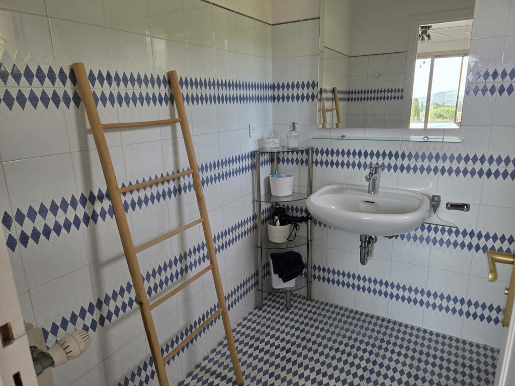 Villa 5P jardin Piscine wifi clim proche village Mouans sartoux et cannes
