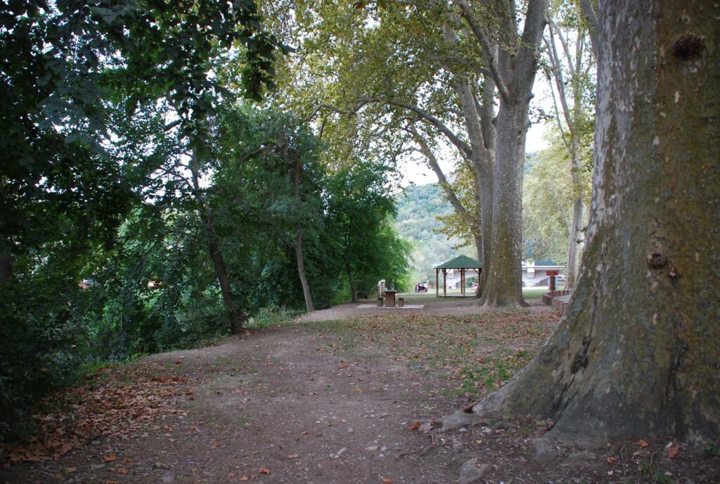 Duplex dans Villa avec grand Jardin - BARBECUE - Sud - Calme - WIFI - MER - RIVIERE