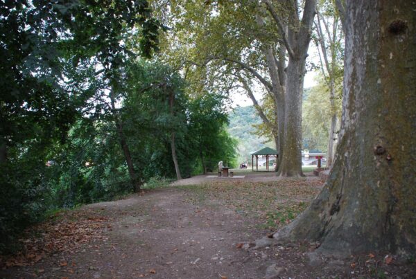 Duplex dans Villa avec grand Jardin - BARBECUE - Sud - Calme - WIFI - MER - RIVIERE