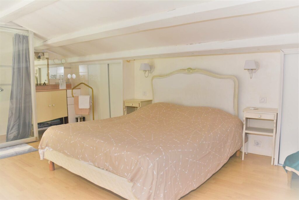 Duplex dans Villa avec grand Jardin - BARBECUE - Sud - Calme - WIFI - MER - RIVIERE