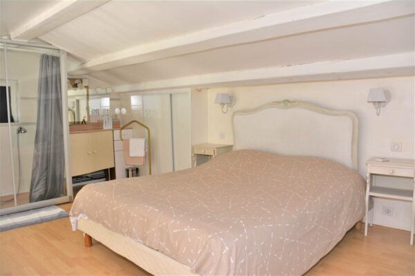 Duplex dans Villa avec grand Jardin - BARBECUE - Sud - Calme - WIFI - MER - RIVIERE