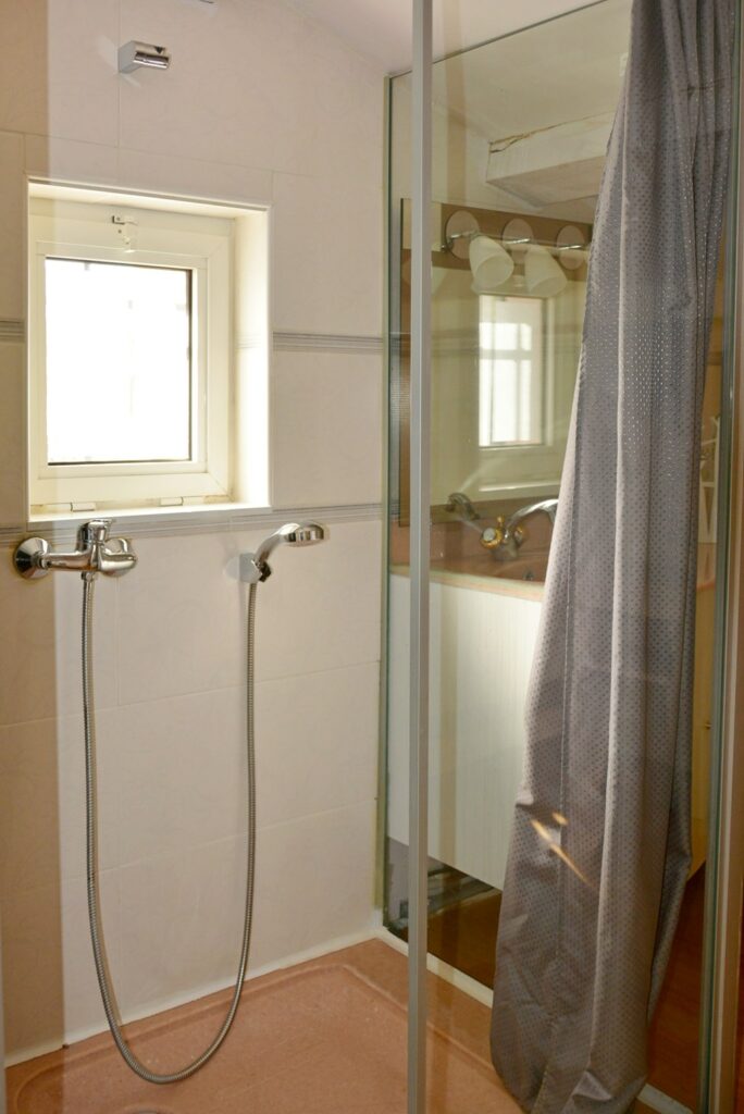 Duplex dans Villa avec grand Jardin - BARBECUE - Sud - Calme - WIFI - MER - RIVIERE