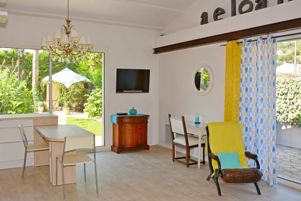 Duplex dans Villa avec grand Jardin - BARBECUE - Sud - Calme - WIFI - MER - RIVIERE