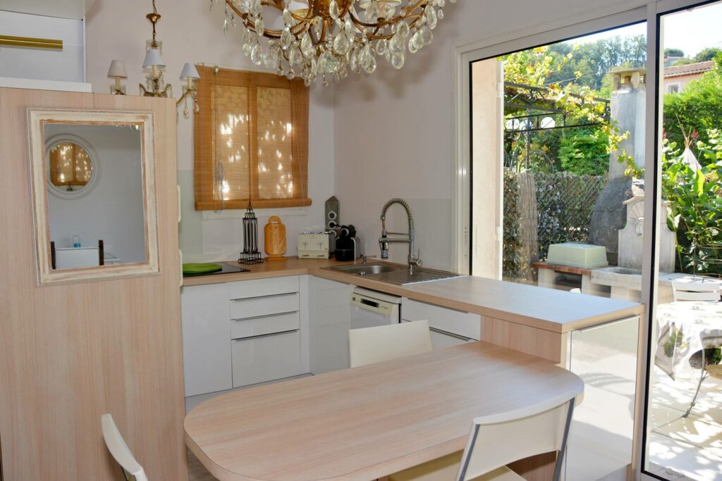 Duplex dans Villa avec grand Jardin - BARBECUE - Sud - Calme - WIFI - MER - RIVIERE