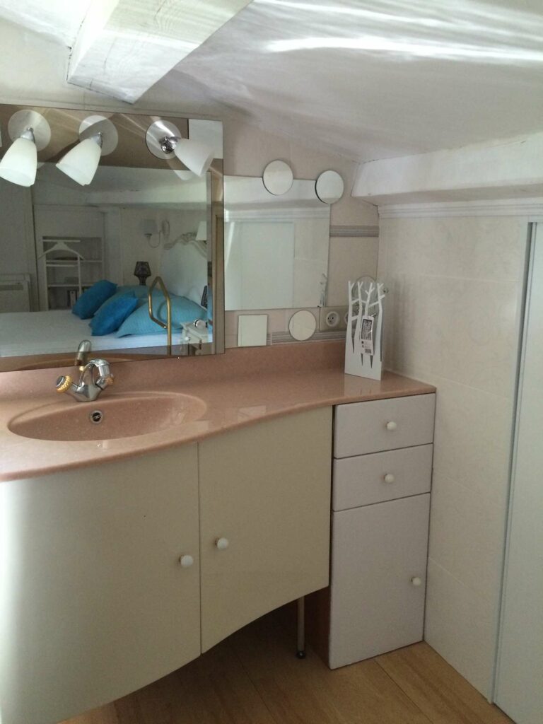 Duplex dans Villa avec grand Jardin - BARBECUE - Sud - Calme - WIFI - MER - RIVIERE